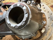 Load image into Gallery viewer, 13 14 15 16 17 18 BMW R1200GS ADVENTURE R 1200 GS SWINGARM SWING ARM FINAL DRIVE
