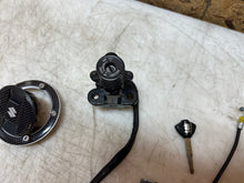 Load image into Gallery viewer, 06 07 2006 2007 SUZUKI GSX-R GSXR 600 750 LOCK SET KEY SET IGNITION SWITCH CAP