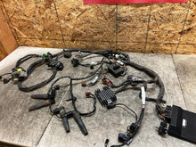 Load image into Gallery viewer, 01 02 2001 2002 SUZUKI GSXR GSX-R 1000 GSXR1000 ENGINE COMPUTER ECU CDI ECM LOOM