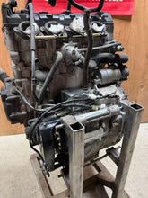 Load image into Gallery viewer, 04 05 2004 2005 SUZUKI GSXR GSX-R GSXR600 600 COMPLETE ENGINE MOTOR GARUNTEED