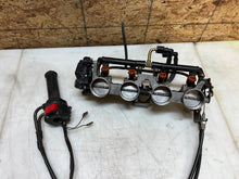 Load image into Gallery viewer, 04 05 2004 2005 SUZUKI GSXR GSX-R GSXR600 600 THROTTLE BODIES BODY INJECTION OEM