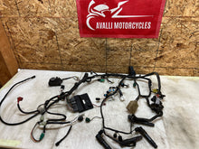 Load image into Gallery viewer, 05 06 2005 2006 SUZUKI GSX-R1000 GSX-R GSXR 1000 WIRING HARNESS LOOM ECU CDI ECM