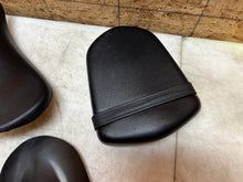Load image into Gallery viewer, 06 07 2006 2007 SUZUKI GSX-R GSXR 600 750 FRONT REAR SEATS SEAT SOLO COWL SET