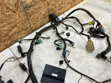 Load image into Gallery viewer, 05 06 2005 2006 SUZUKI GSX-R1000 GSX-R GSXR 1000 WIRING HARNESS LOOM ECU CDI ECM