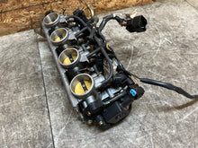 Load image into Gallery viewer, 01 02 2001 2002 SUZUKI GSXR GSX-R 1000 GSXR1000 THROTTLE BODIES BODY INJECTOR