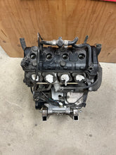 Load image into Gallery viewer, 04 05 2004 2005 SUZUKI GSXR GSX-R GSXR600 600 COMPLETE ENGINE MOTOR GARUNTEED
