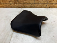 Load image into Gallery viewer, 04 05 SUZUKI GSXR GSX-R 600 750 GSXR750 GSXR600 RIDERS FRONT SEAT PAD CUSION OEM