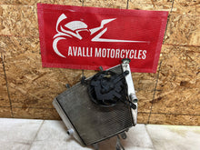 Load image into Gallery viewer, 05 06 2005 2006 SUZUKI GSX-R1000 GSX-R GSXR 1000 RADIATOR RAD ENGINE COOLER FAN