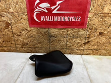 Load image into Gallery viewer, 04 05 SUZUKI GSXR GSX-R 600 750 GSXR750 GSXR600 RIDERS FRONT SEAT PAD CUSION OEM