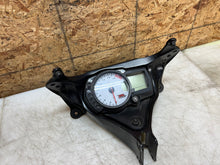 Load image into Gallery viewer, 06 07 2006 2007 SUZUKI GSX-R GSXR 600 750 INTRUMENT GAUGE CLUSTER FAIRING STAY