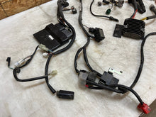 Load image into Gallery viewer, 06 07 2006 2007 SUZUKI GSX-R GSXR 600 ENGINE WIRING HARNESS LOOM ECU CDI ECM BOX