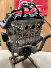 Load image into Gallery viewer, 04 05 2004 2005 SUZUKI GSXR GSX-R GSXR600 600 COMPLETE ENGINE MOTOR GARUNTEED