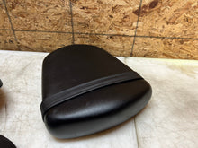 Load image into Gallery viewer, 06 07 2006 2007 SUZUKI GSX-R GSXR 600 750 FRONT REAR SEATS SEAT SOLO COWL SET