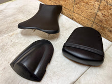 Load image into Gallery viewer, 06 07 2006 2007 SUZUKI GSX-R GSXR 600 750 FRONT REAR SEATS SEAT SOLO COWL SET