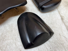 Load image into Gallery viewer, 06 07 2006 2007 SUZUKI GSX-R GSXR 600 750 FRONT REAR SEATS SEAT SOLO COWL SET