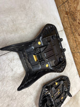 Load image into Gallery viewer, 20 21 22 23 24 25 YAMAHA MT 07 MT-07 MT07 FRONT & REAR SEATS SEAT PASSENGER PAIR