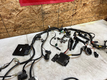 Load image into Gallery viewer, 06 07 2006 2007 SUZUKI GSX-R GSXR 600 ENGINE WIRING HARNESS LOOM ECU CDI ECM BOX