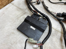 Load image into Gallery viewer, 06 07 2006 2007 SUZUKI GSX-R GSXR 600 ENGINE WIRING HARNESS LOOM ECU CDI ECM BOX