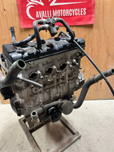 Load image into Gallery viewer, 04 05 2004 2005 SUZUKI GSXR GSX-R GSXR600 600 COMPLETE ENGINE MOTOR GARUNTEED