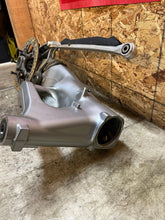 Load image into Gallery viewer, 14 15 16 17 18 BMW R1200 R1200RT 1200RT SWINGARM SWING ARM FINAL DRIVE GEAR CASE