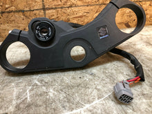 Load image into Gallery viewer, 11 12 13 14 15 16 17 SUZUKI GSX-R GSXR 600 750 LOCK SET KEY SET TRIPLE TREE CAP