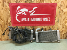 Load image into Gallery viewer, 98-05 HONDA SUPERHAWK VTR1000 VTR 1000 RADIATOR RAD RADS RADIATORS PAIR LEFT OEM