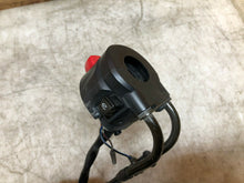 Load image into Gallery viewer, 06 07 2006 2007 SUZUKI GSX-R750 GSXR 600 750 RIGHT SIDE BAR SWITCH CUBE ON OFF