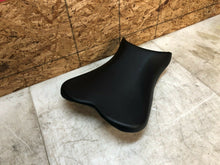 Load image into Gallery viewer, 06 07 2006 2007 SUZUKI GSX-R600 GSXR 600 750 FRONT RIDER SEAT RIDERS PAD CUISION