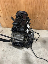 Load image into Gallery viewer, 01 02 2001 2002 SUZUKI GSXR GSX-R 1000 GSXR1000 COMPLETE ENGINE MOTOR GARUNTEED