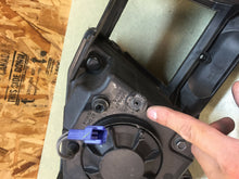 Load image into Gallery viewer, 2006-2007 06 07 YAMAHA YZFR6 YZF R6 R HEADLIGHTS HEAD LIGHT LIGHTS BEAM LAMP OEM