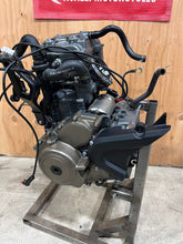 Load image into Gallery viewer, 18 19 20 21 HUSQVARNA VITPILEN 401 COMPLETE ENGINE MOTOR RUNS GUARANTEED 2K MILE