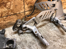 Load image into Gallery viewer, 06 07 2006 2007 SUZUKI GSX-R750 GSXR 600 750 REARSETS REAR SET SETS REARSET PAIR