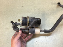 Load image into Gallery viewer, 01 02 03 04 05 2001-2005 YAMAHA FZS1000 FZ1 FZ 1000 FUEL PUMP GAS PUMP DELIVERY