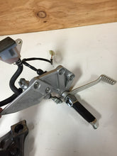 Load image into Gallery viewer, 05 06 07 SUZUKI SV1000 SV 1000 S RIGHT SIDE REARSET REAR SET COMPLETE REAR BRAKE