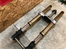 Load image into Gallery viewer, 06 07 2006 2007 SUZUKI GSX-R750 GSXR 600 750 FRONT FORKS FRONT END FORK TUBES