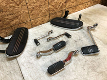 Load image into Gallery viewer, 09 10 11 12 13 HARLEY DAVIDSON ROAD STREET GLIDE ROAD KING FOOT BOARD REST LEVER