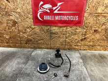 Load image into Gallery viewer, 17 18 19 20 21 22 23 SUZUKI GSX-R GSXR 600 750 LOCK SET KEY SET IGNITION GAS CAP