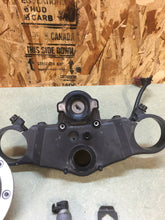 Load image into Gallery viewer, 04 05 06 07 HONDA CBR1000RR CBR 1000 RR LOCK SET KEY SET COMPLETE TRIPLE TREE