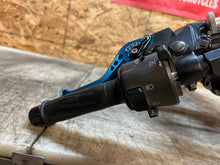 Load image into Gallery viewer, 99 00 01 02 1999 2000 2001 2002 YAMAHA YZFR6 YZF R6 FRONT FORKS FORK TUBES NICE