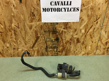 Load image into Gallery viewer, 01 02 03 04 05 2001-2005 YAMAHA FZS1000 FZ1 FZ 1000 FUEL PUMP GAS PUMP DELIVERY