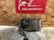 Load image into Gallery viewer, 01 02 03 2001-2003 SUZUKI GSXR GSX-R 600 750 RADIATOR RAD ENGINE COOLER COOLING