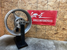 Load image into Gallery viewer, 06 07 2006 2007 SUZUKI GSX-R750 GSXR 600 750 REAR WHEEL BACK RIM STRAIGHT SILVER