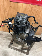 Load image into Gallery viewer, 18 19 20 21 HUSQVARNA VITPILEN 401 COMPLETE ENGINE MOTOR RUNS GUARANTEED 2K MILE