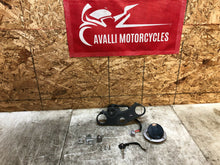 Load image into Gallery viewer, 11 12 13 14 15 16 17 SUZUKI GSX-R GSXR 600 750 LOCK SET KEY SET TRIPLE TREE CAP