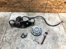 Load image into Gallery viewer, 99 00 01 02 1999 2000 2001 2002 YAMAHA YZFR6 YZF R6 LOCK SET KEY SET TRIPLE TREE