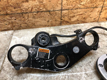 Load image into Gallery viewer, 99 00 01 02 1999 2000 2001 2002 YAMAHA YZFR6 YZF R6 LOCK SET KEY SET TRIPLE TREE