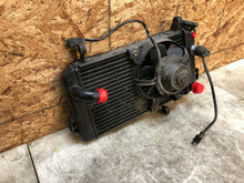 Load image into Gallery viewer, 1999-2002 99 00 01 02 SUZUKI SV650 SV 650 RADIATOR RAD ENGINE COOLER COOLING FAN