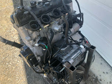 Load image into Gallery viewer, 04 05 2004 2005 SUZUKI GSXR GSX-R GSXR600 600 COMPLETE ENGINE MOTOR GARUNTEED