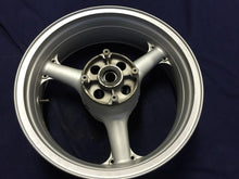 Load image into Gallery viewer, 98-02 KAWASAKI NINJA ZX6R ZX6-R REAR WHEEL RIM OEM MINT SILVER STRAIGHT