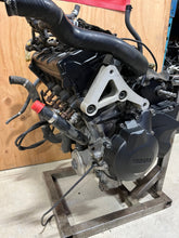 Load image into Gallery viewer, 03 04 05 06 07 08 09 YAMAHA YZFR6 YZF R6 S COMPLETE ENGINE MOTOR 10K GUARANTEED
